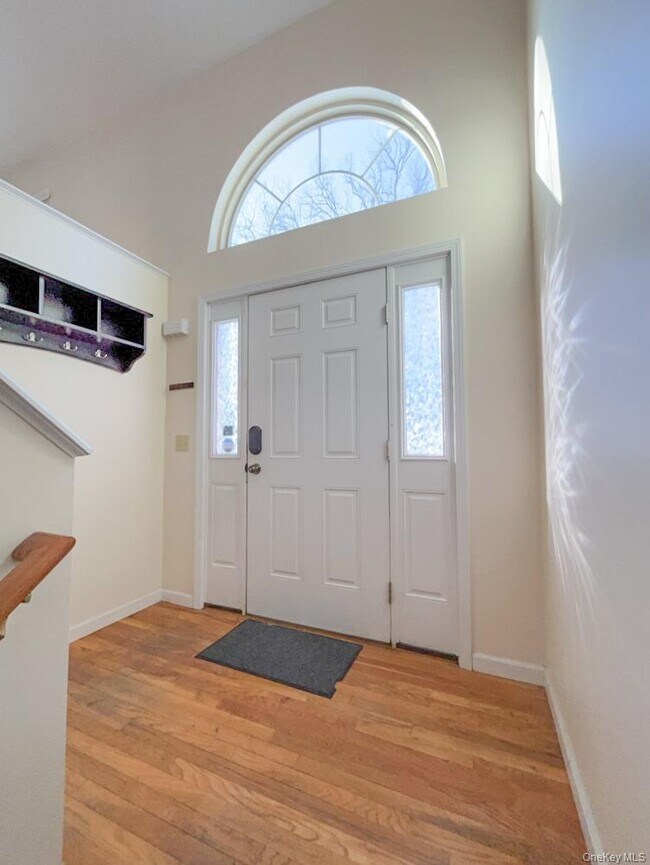 Building Photo - 2 Fieldstone Dr