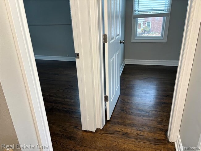 Building Photo - 1601 E 4th St