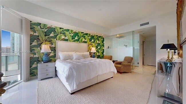 Building Photo - 2020 N Bayshore Dr