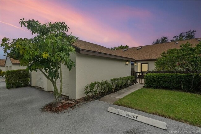 Building Photo - 1544 SW Silver Pine Way