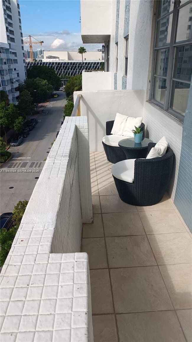 Building Photo - 245 18th St