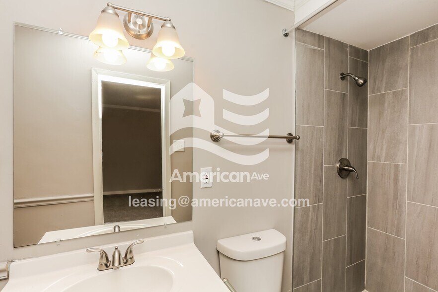 Building Photo - 1665 Aurora St