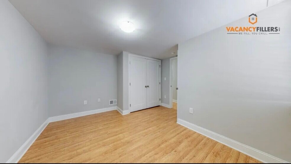 Building Photo - 17 E 21st St