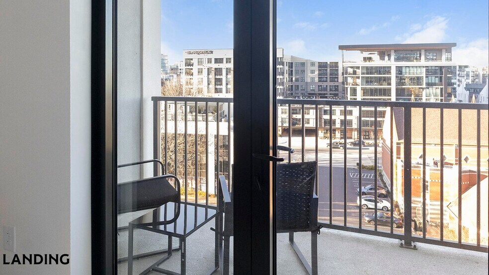 Building Photo - 1007 S Mint St