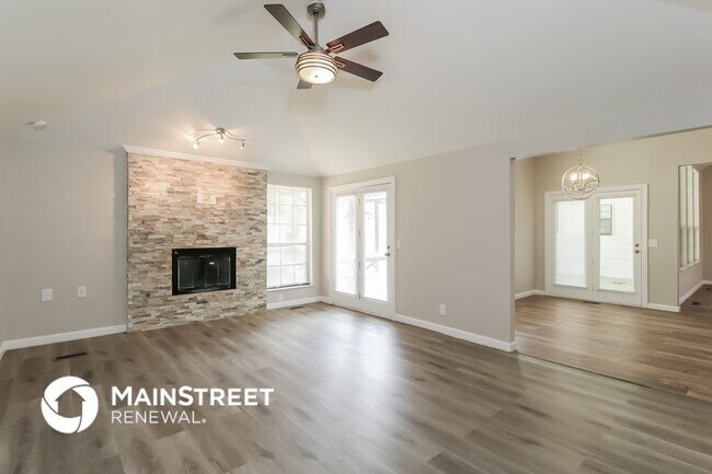 Building Photo - 400 Julie's Trail Cir