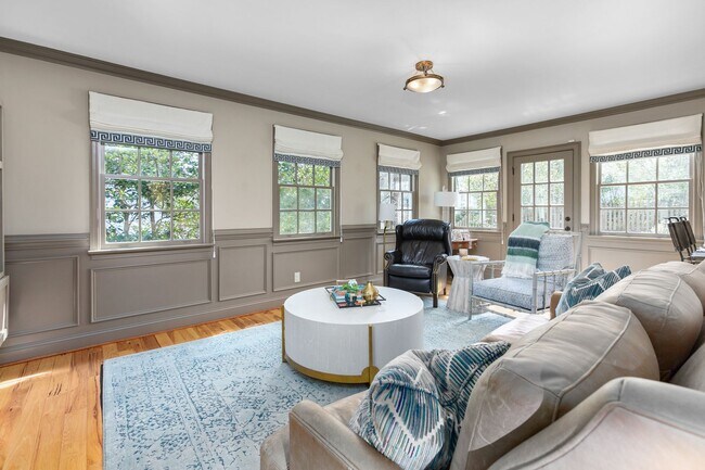 Building Photo - Stunning Irving Park 4 bedroom, 4 bathroom home in Greensboro!