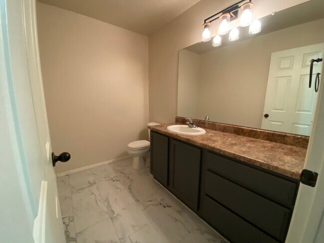 Building Photo - 6511 S Santa Rosa Pl