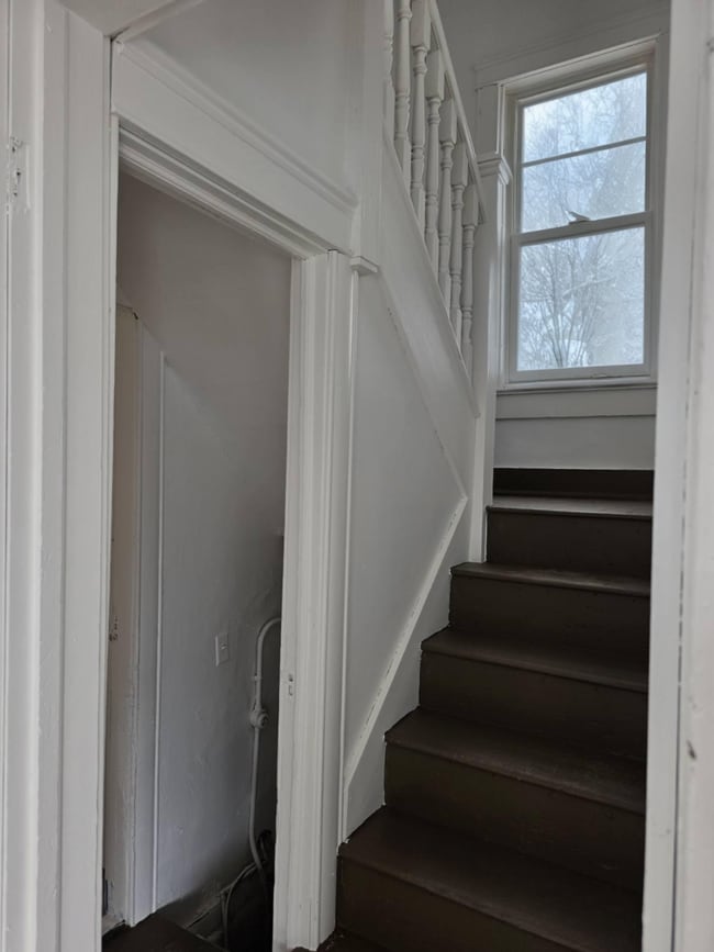 Building Photo - 526 W Mulberry St