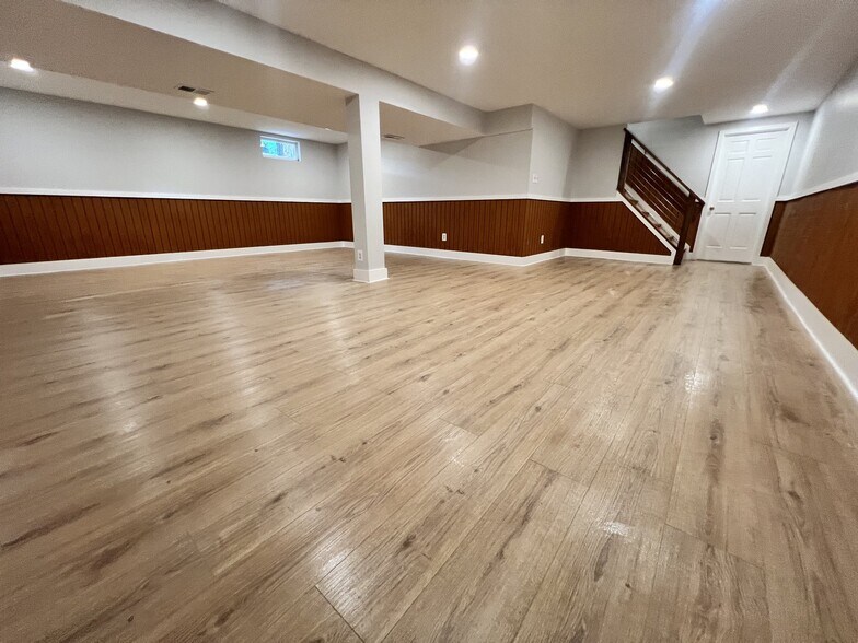 Building Photo - 2283 Dosinia Ct