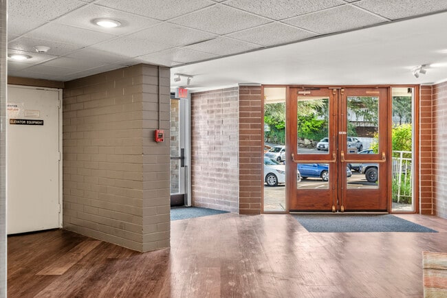 Building Photo - 9500 Rainier Ave S