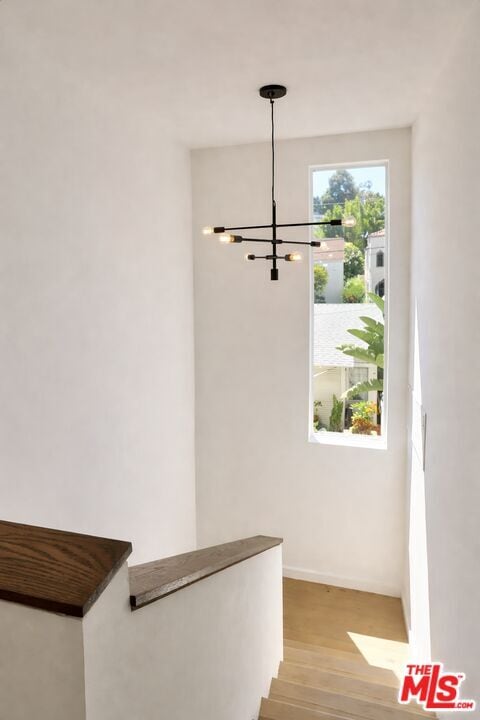 Building Photo - 2147 Beachwood Dr