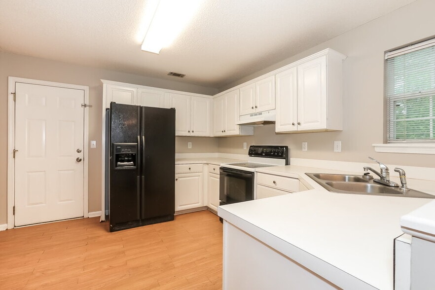 Building Photo - 774 Fernstone Trail