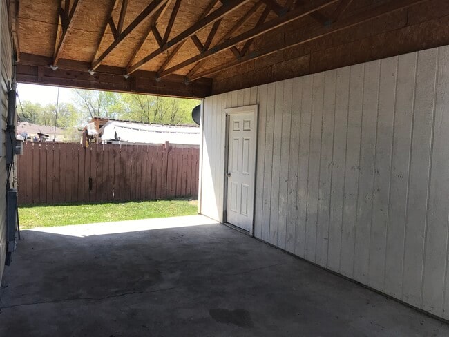 Covered Parking - 110 Topaz St