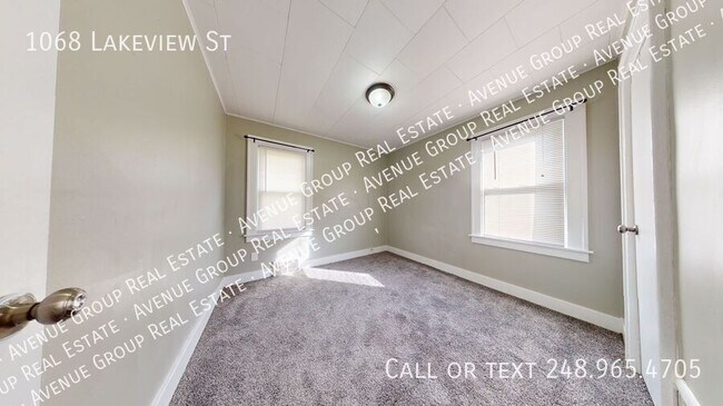Building Photo - 1068 Lakeview St