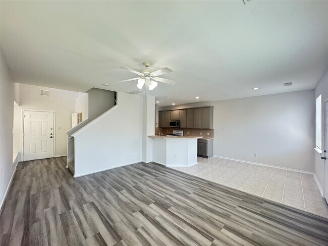 Building Photo - 5715 Vinemont Ln