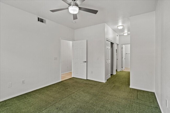 Building Photo - 2 Bedroom Condo Available in September!