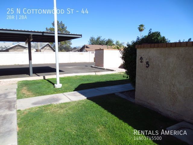 Building Photo - 2 Master Bedrooms in Fully Remodeled, Sing...