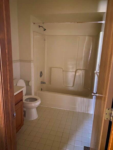 Building Photo - 40 Mountain Dr