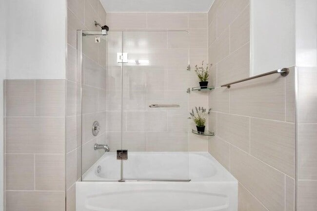 Building Photo - 1355 SW Porter Rd