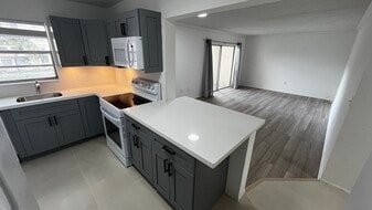 Building Photo - 7765 SW 86th St
