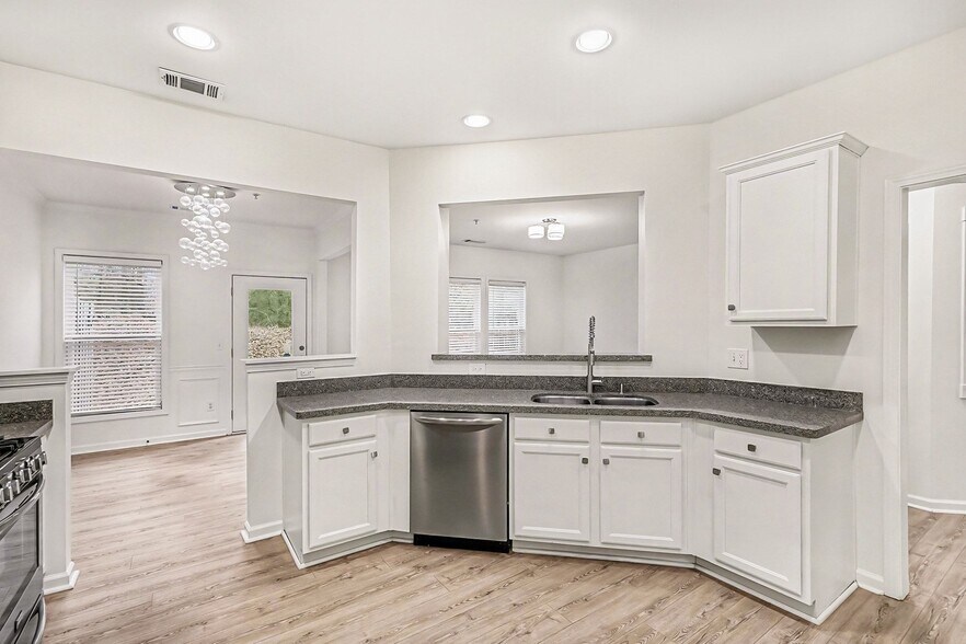 Building Photo - 1645 Caswell Pky