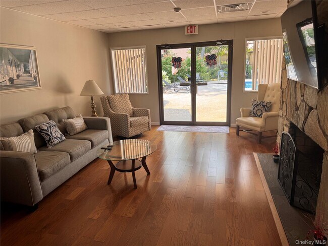 Building Photo - 20 Strathmore Gate Dr