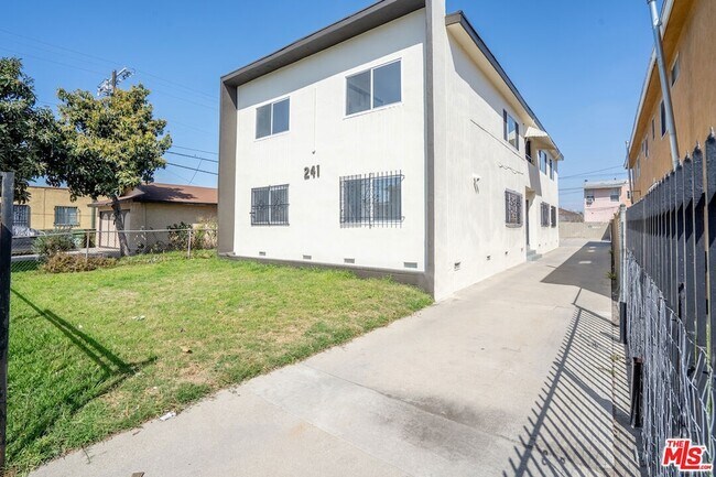 Building Photo - 241 W 84th St