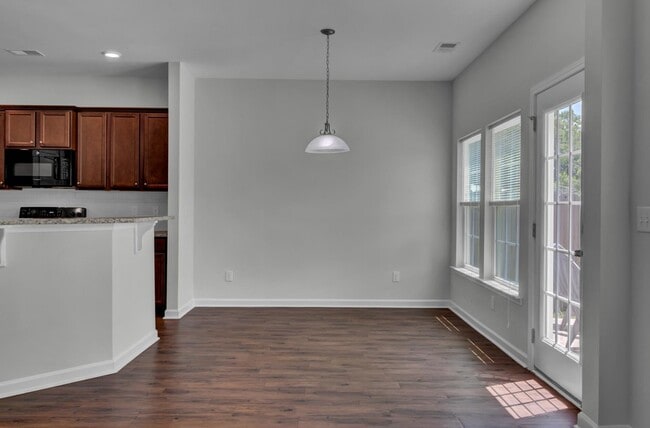 Building Photo - 131 Lakestone Rd