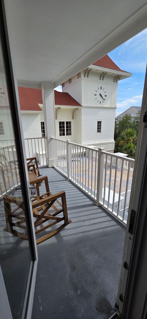 Building Photo - Recently remodeled condo near Baytown Wharf.