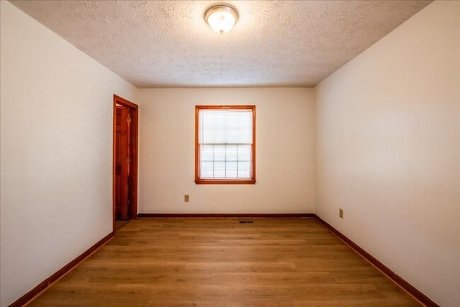 Building Photo - 4967 Macland Rd