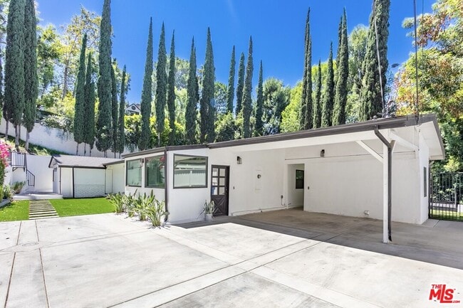 Building Photo - 16733 Oak View Dr