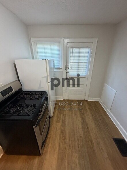 Building Photo - 943 N Drexel Ave