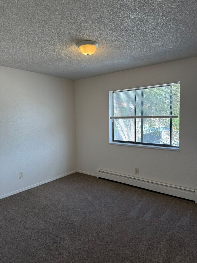 Building Photo - 460 Topaz Dr