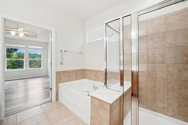 Building Photo - 207 Trinity Lane