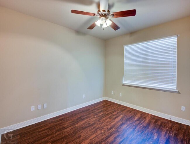 Building Photo - 506 Linnhurst Dr