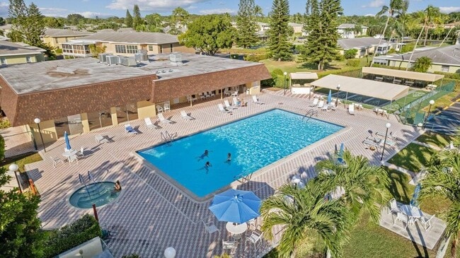 Building Photo - 1100 Boxwood Dr