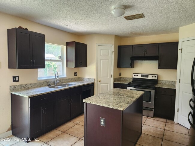 Building Photo - 7431 Overland Park Blvd