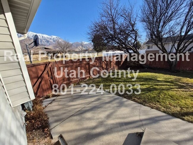 Building Photo - 590 E 1090 N