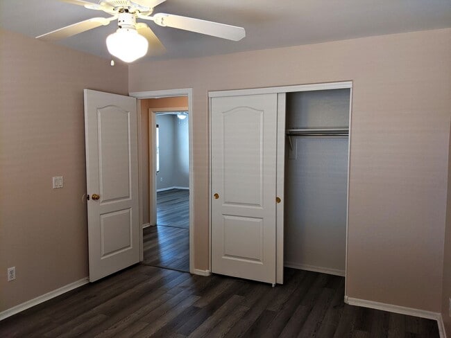 Building Photo - 4 Bedroom Home Near W Southern Ave and S 7...