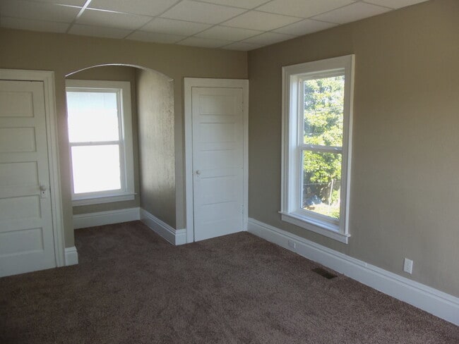 Building Photo - 1702 N Jefferson Dr
