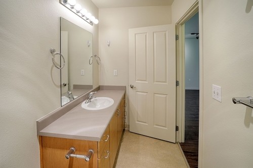 Building Photo - John Court - 2 bedrooms