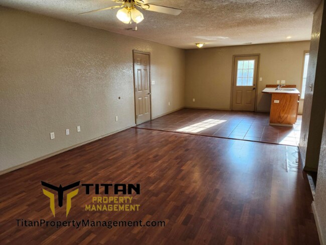 Building Photo - 3b/2b House