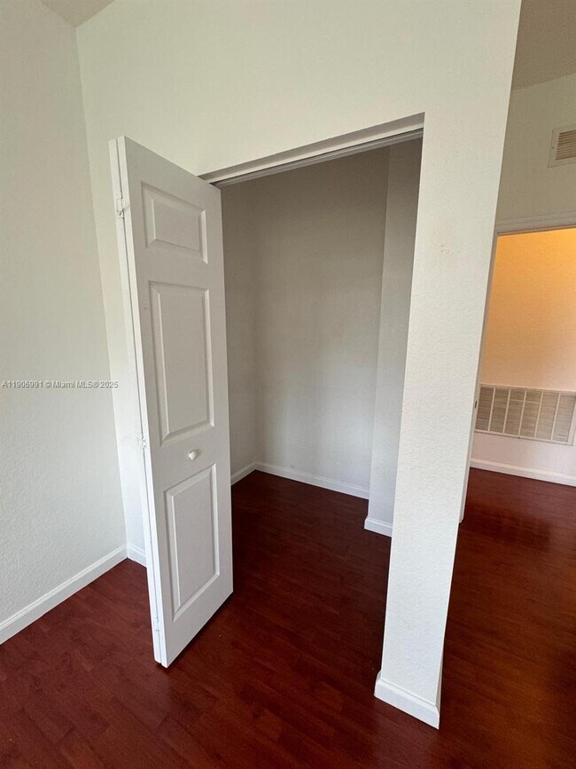 Building Photo - 297 Las Brisas Cir