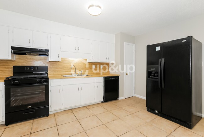 Building Photo - Fantastic 3bd/1.5ba home! Coming soon!