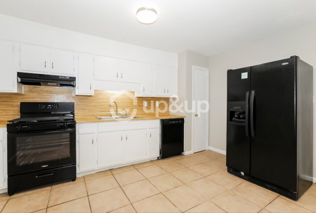 Building Photo - Fantastic 3bd/1.5ba home! Let yourself in!