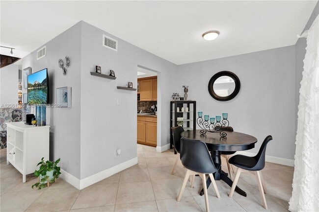 Building Photo - 11490 SW 109th Rd