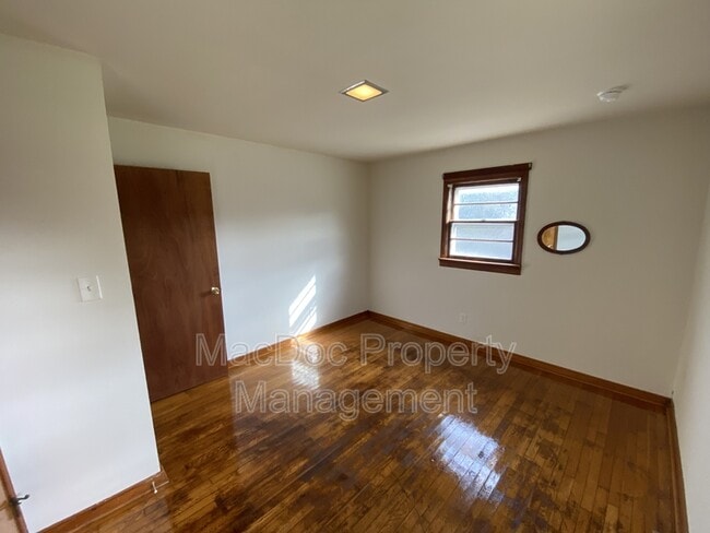 Building Photo - 10532 Robert E. Lee Drive