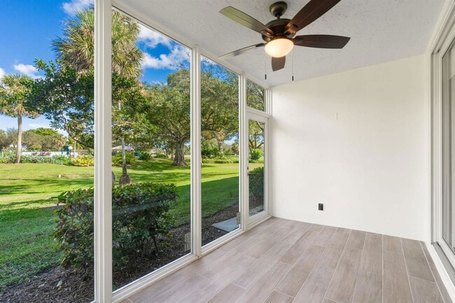 Building Photo - 500 Oaks Ln