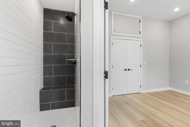 Building Photo - 919 N 15th St