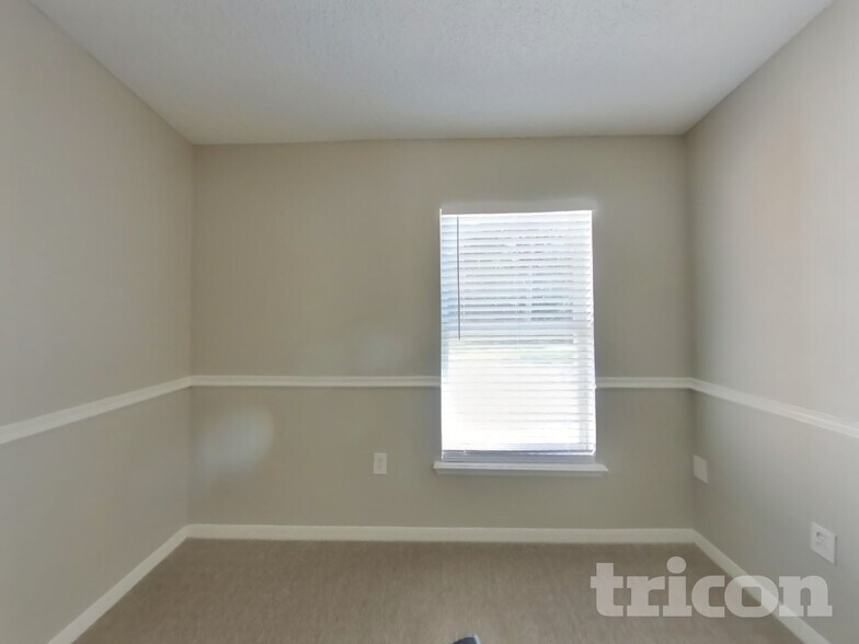 Building Photo - 1656 Dartmouth Dr